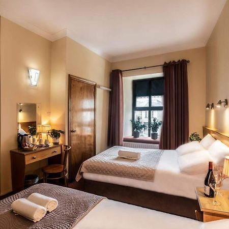 Holiday Hotel Голуей Екстериор снимка