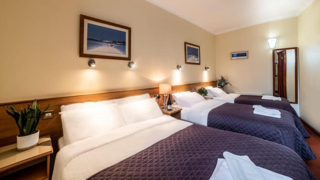 Holiday Hotel Голуей Екстериор снимка
