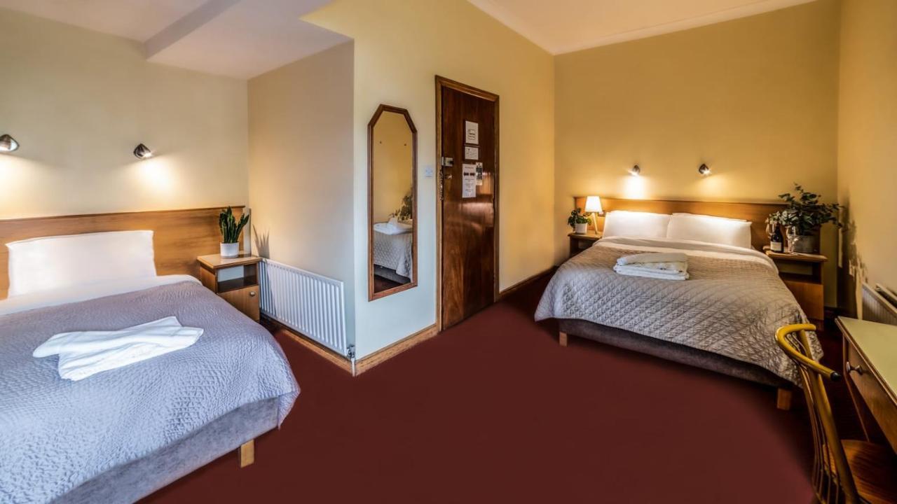 Holiday Hotel Голуей Екстериор снимка