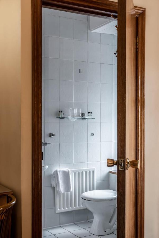 Holiday Hotel Голуей Екстериор снимка