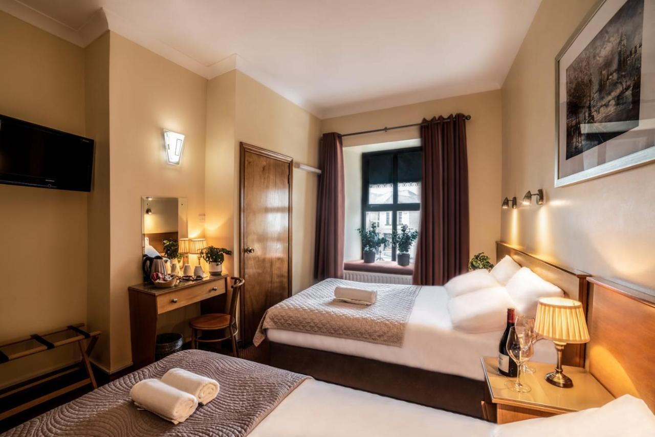Holiday Hotel Голуей Екстериор снимка