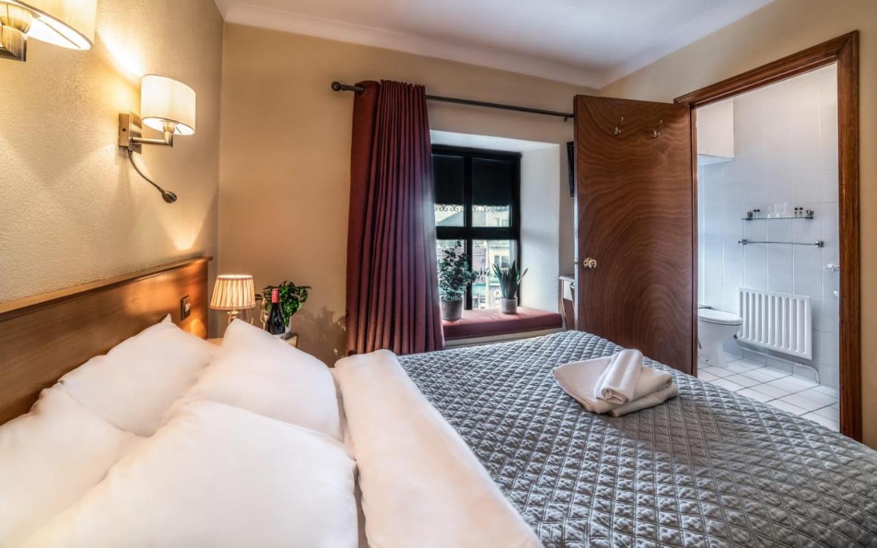 Holiday Hotel Голуей Екстериор снимка