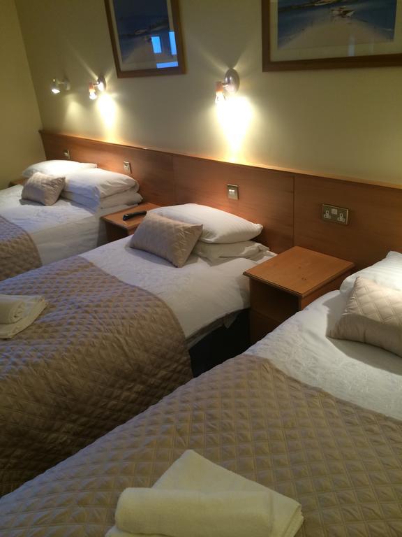 Holiday Hotel Голуей Стая снимка