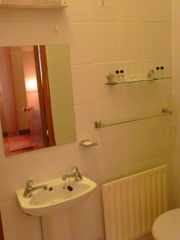 Holiday Hotel Голуей Стая снимка