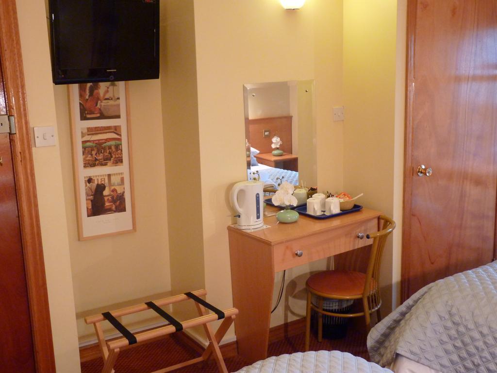 Holiday Hotel Голуей Стая снимка