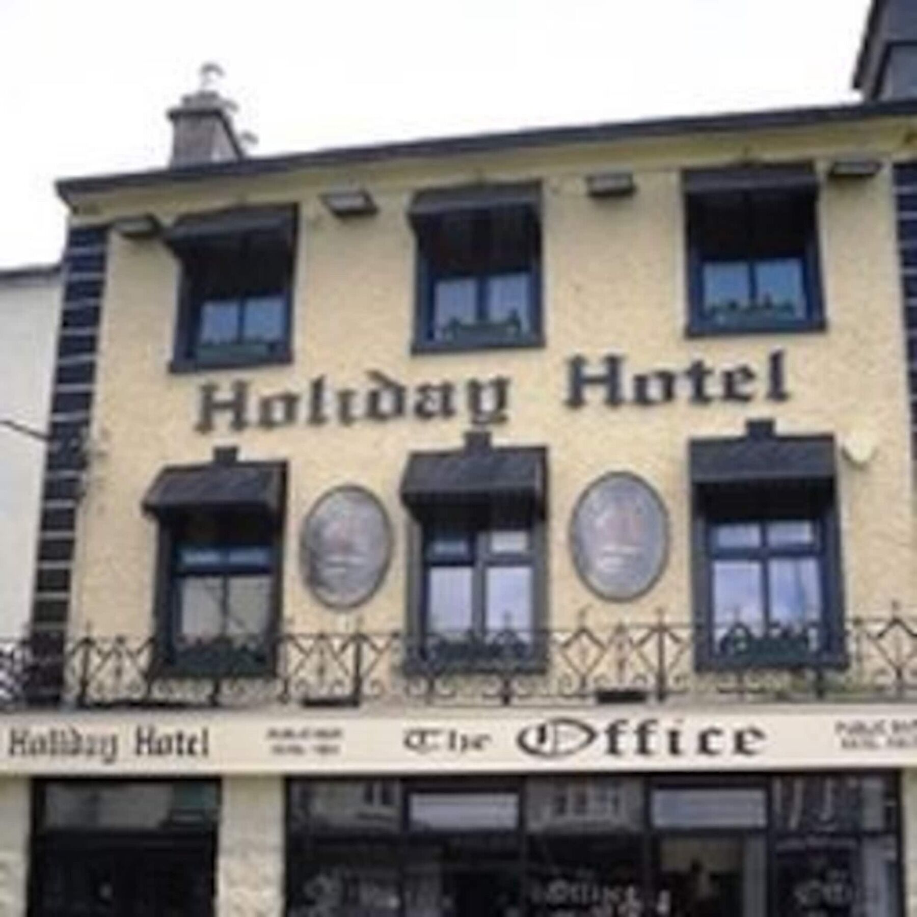 Holiday Hotel Голуей Екстериор снимка
