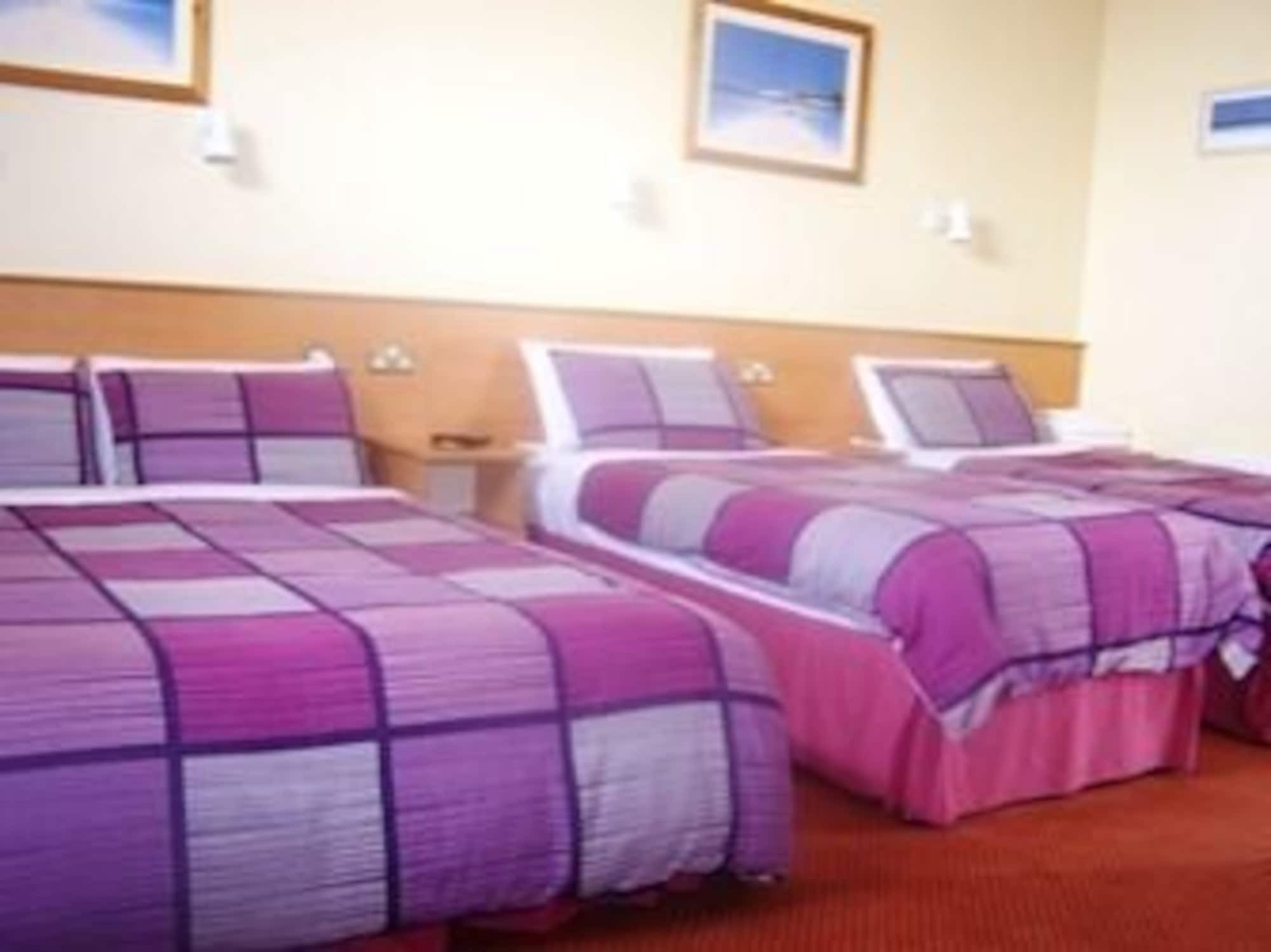 Holiday Hotel Голуей Екстериор снимка